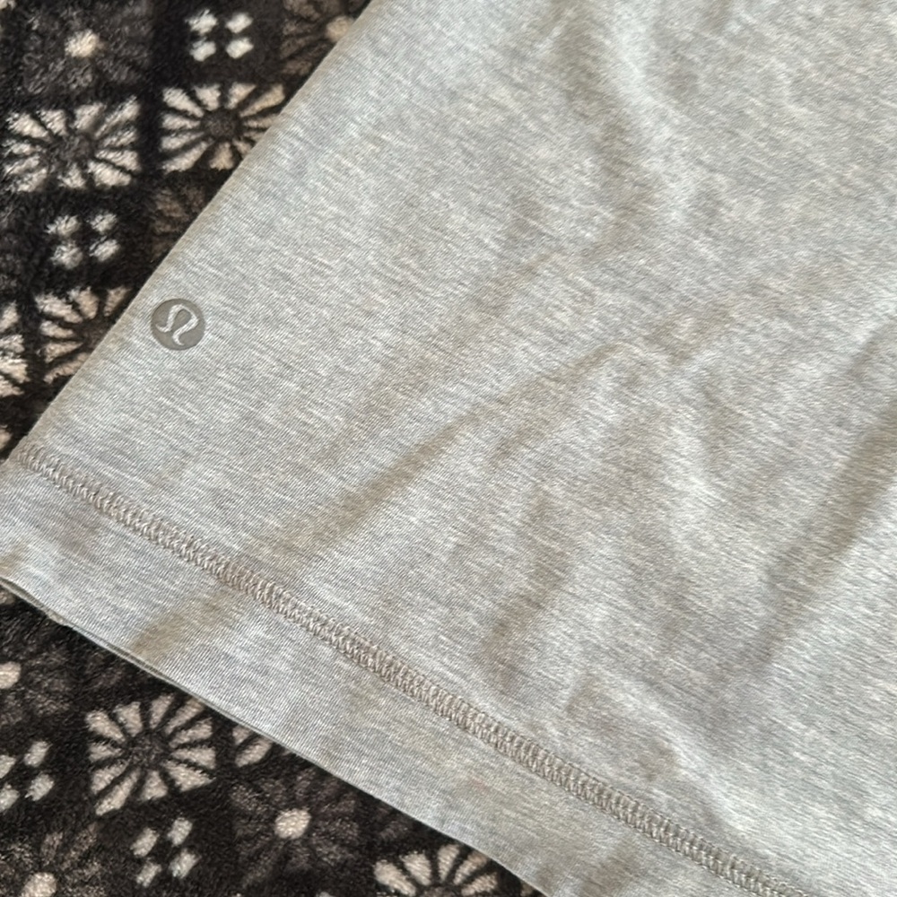 Lululemon V-Neck - Picture 5 of 6